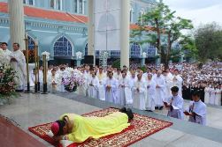 Thánh lễ truyền chức Giám mục GP Thanh Hóa Giuse Nguyễn Đức Cường