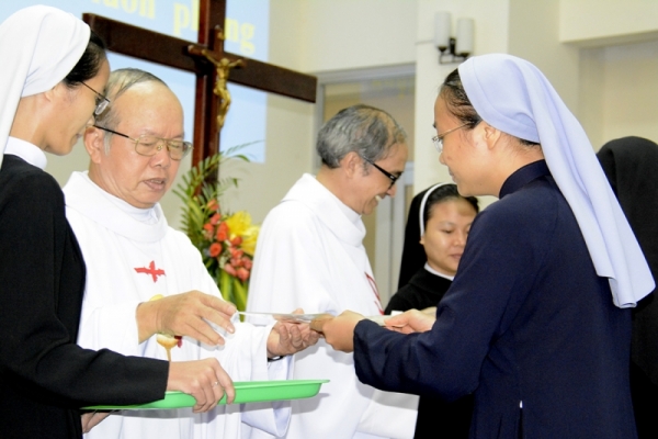 HV Liên Dòng Nữ Phaolô Nguyễn Văn Bình bế giảng NK 2014-2015