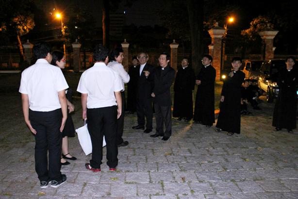 Đức hồng y Filoni thăm TGP Sài Gòn