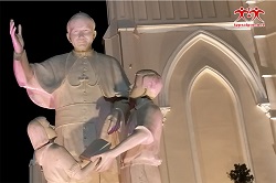 Thượng tượng Thánh Giáo Hoàng Gioan Phaolô II tại TTMV TGP SG