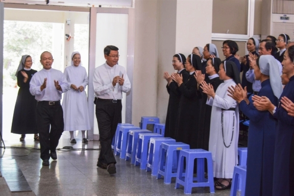 HV Liên dòng nữ mừng Ngân khánh và khai mạc khóa Thần học hè